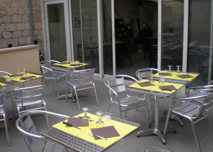 Cafe De La Gare Hotel