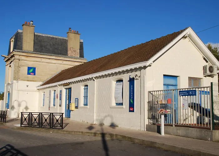 Hotel Cafe De La Gare 3*