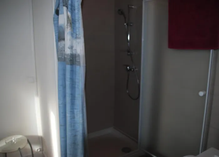 Cafe De La Gare Hotel